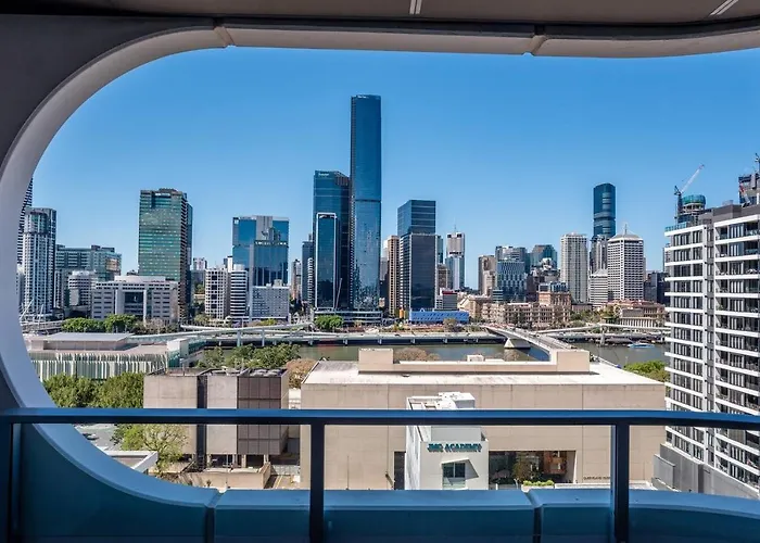 South Brisbane City View 2 Bedroom Apartment With Parking